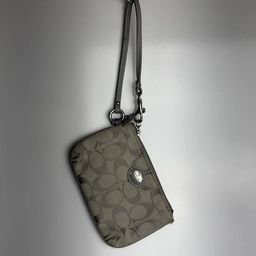 Coach Wristlet Clutch Bag Womens Small Gray Signature Jacquard Canvas Zip Strap
